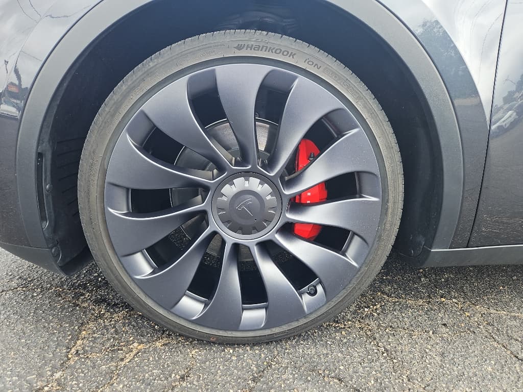 2024 Tesla Model Y view 24