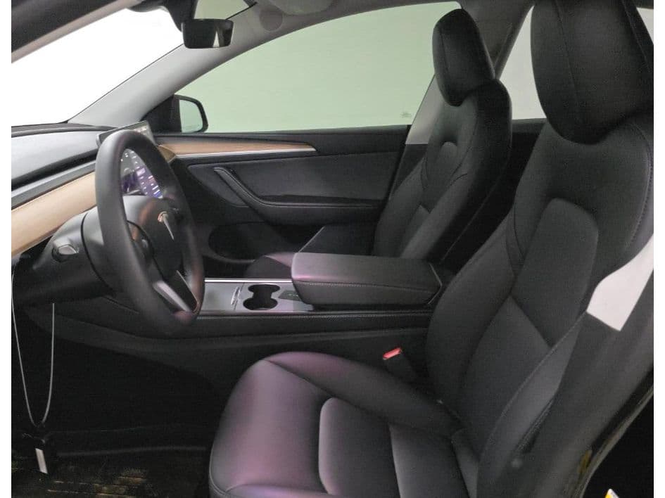 2024 Tesla Model Y view 5