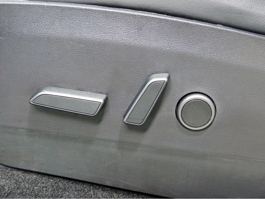 2022 Tesla Model Y view 6