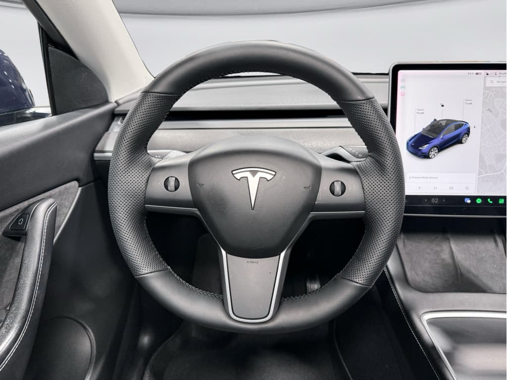 2022 Tesla Model Y view 7