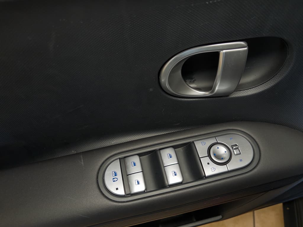 2024 Hyundai IONIQ 5 view 7