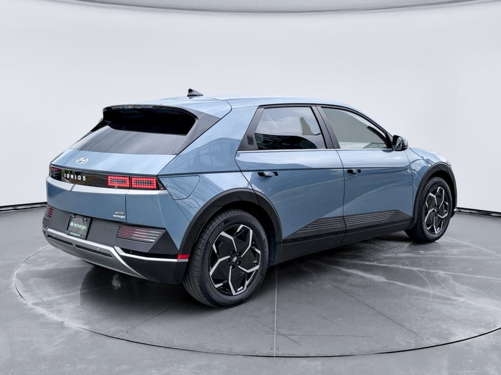 2024 Hyundai IONIQ 5 view 3