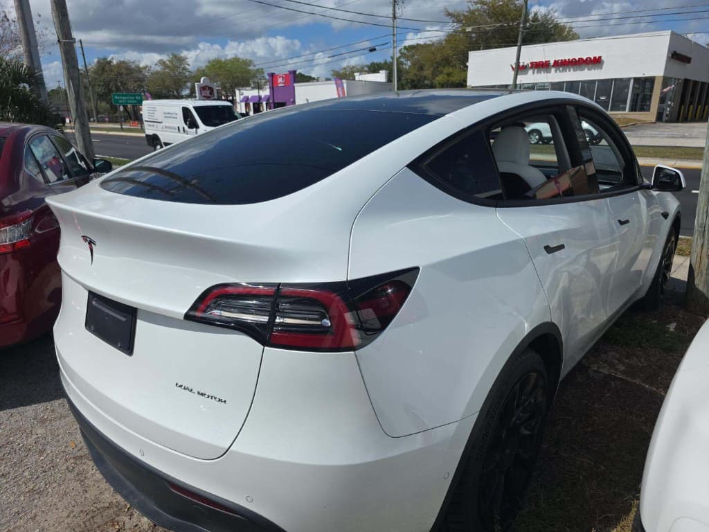 2021 Tesla Model Y view 3