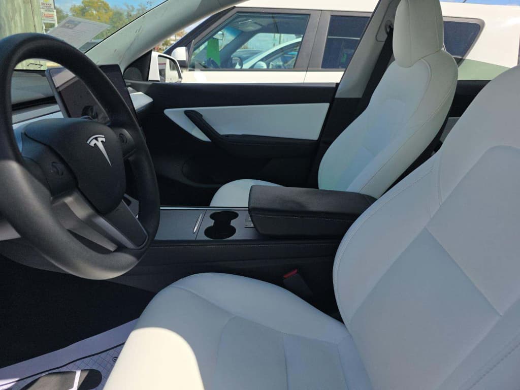 2021 Tesla Model Y view 4