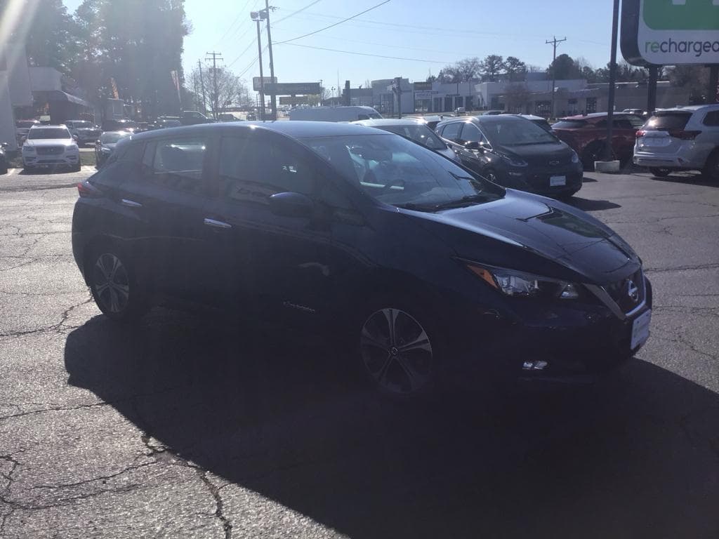 2019 Nissan LEAF view 3