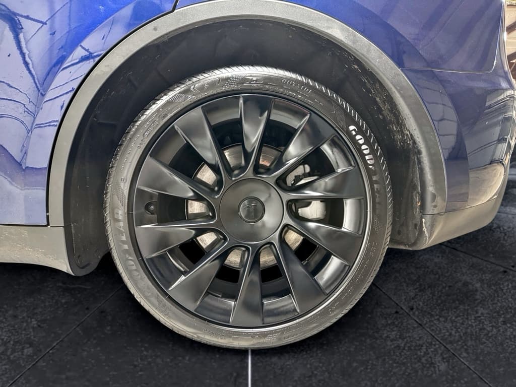 2024 Tesla Model Y view 31