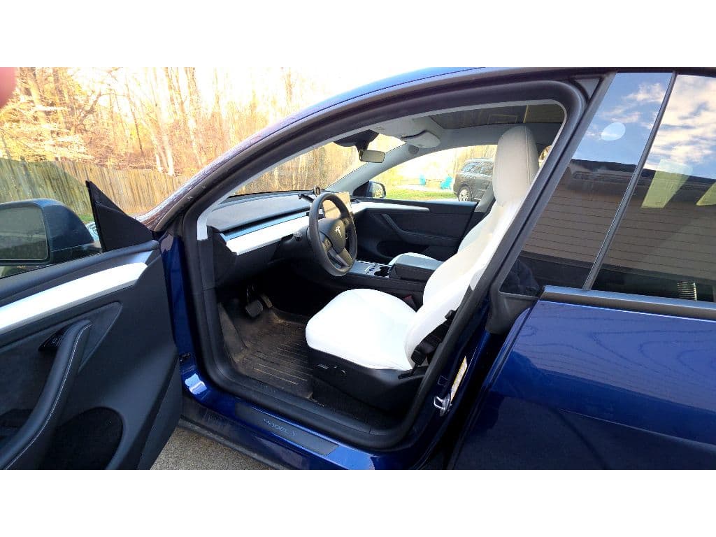 2024 Tesla Model Y view 5