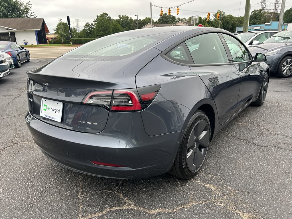 2022 Tesla Model 3 view 3