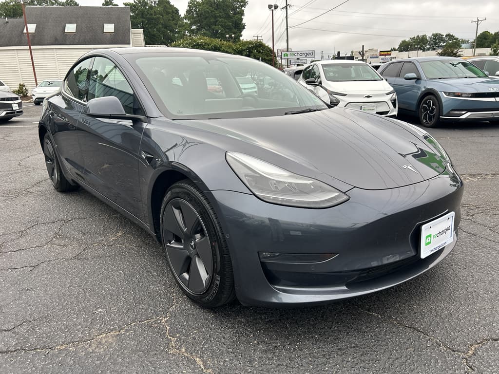 2022 Tesla Model 3 view 4