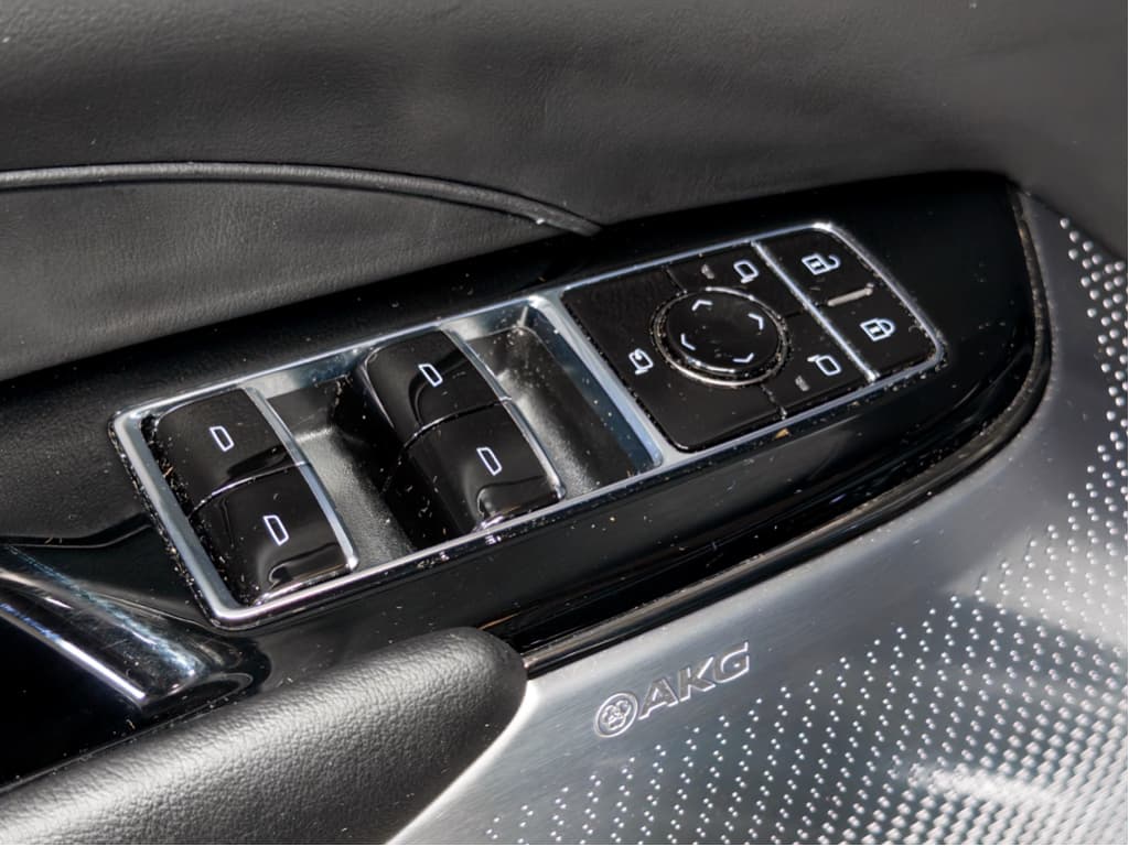 2025 Cadillac Lyriq view 7