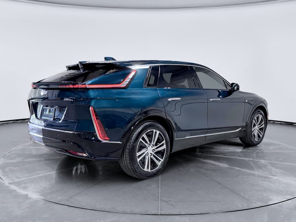 2025 Cadillac Lyriq view 3