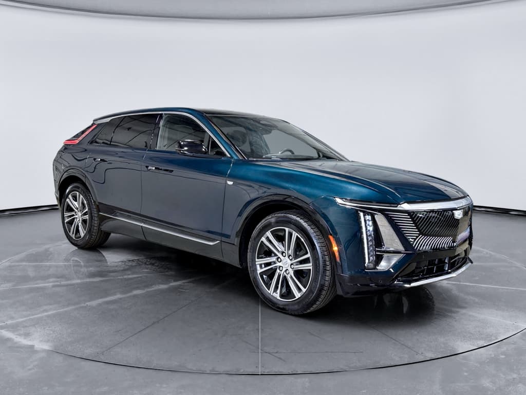 2025 Cadillac Lyriq view 4