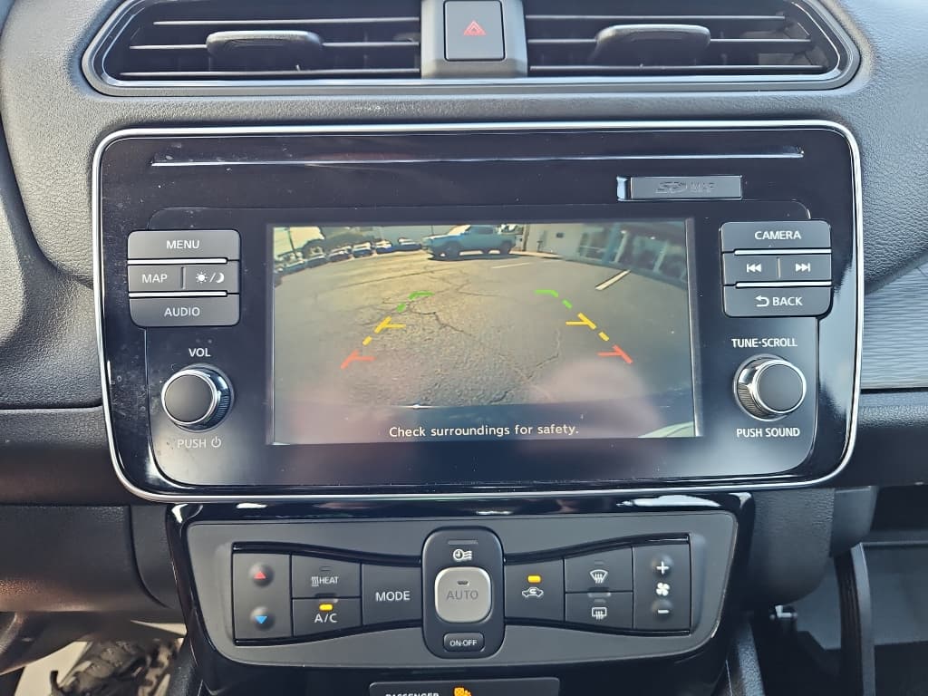 2019 Nissan LEAF view 16