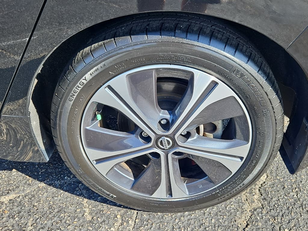 2019 Nissan LEAF view 30