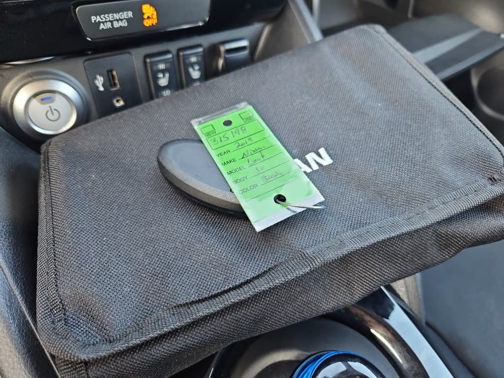 2019 Nissan LEAF view 23