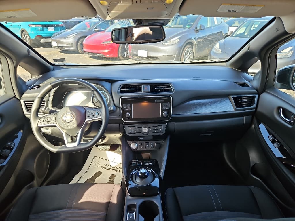 2019 Nissan LEAF view 17