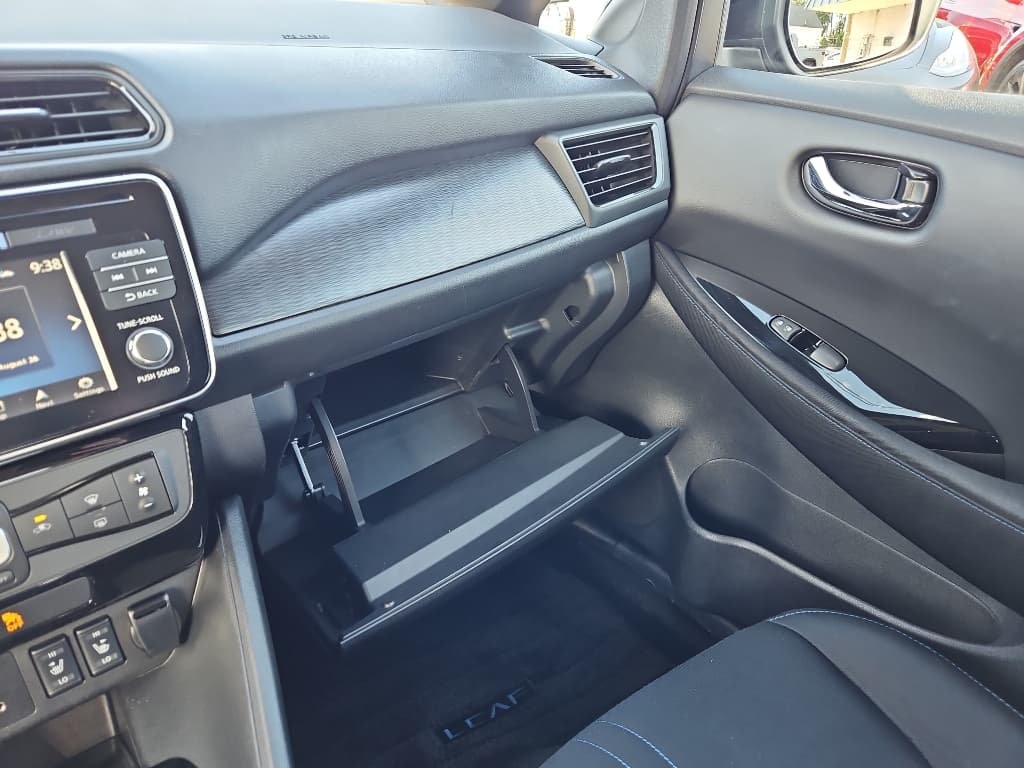 2019 Nissan LEAF view 22