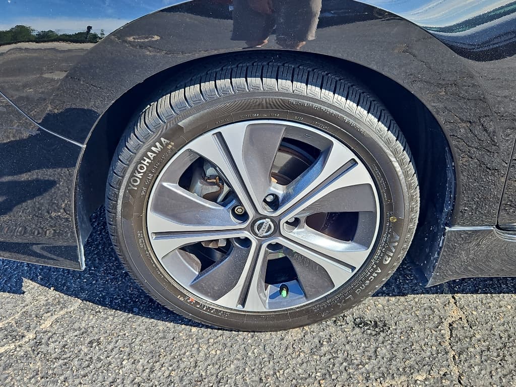 2019 Nissan LEAF view 28