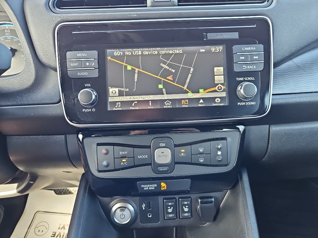 2019 Nissan LEAF view 12