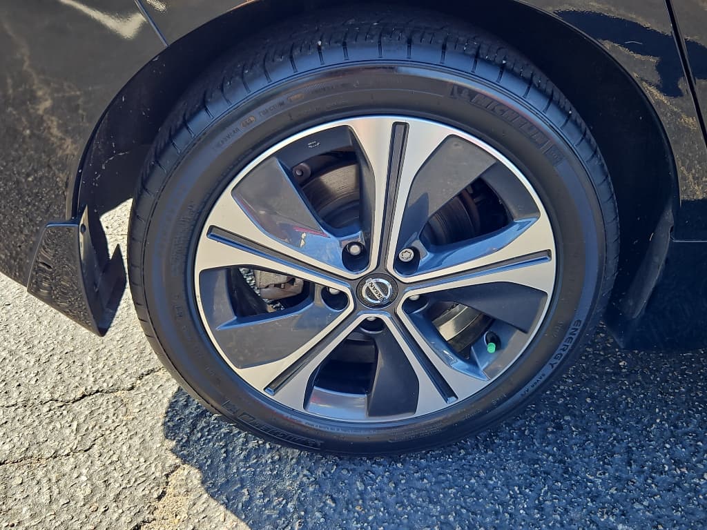 2019 Nissan LEAF view 32