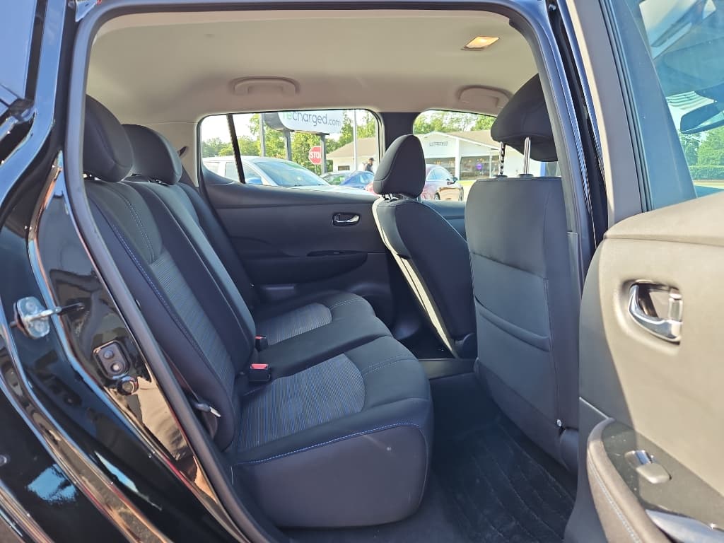 2019 Nissan LEAF view 24