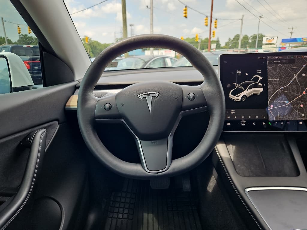 2022 Tesla Model Y view 7