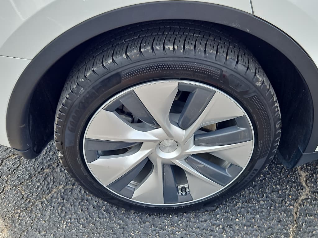 2022 Tesla Model Y view 28