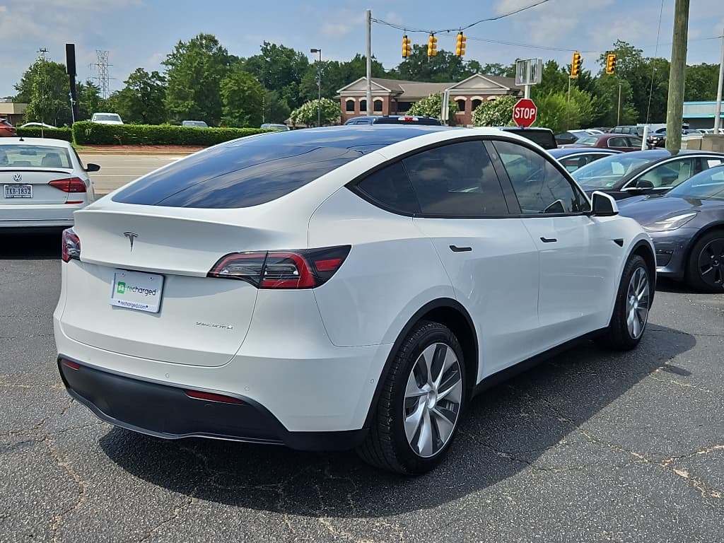 2022 Tesla Model Y view 3