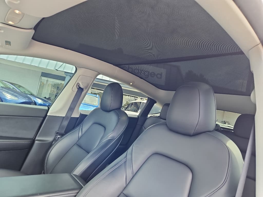 2022 Tesla Model Y view 19