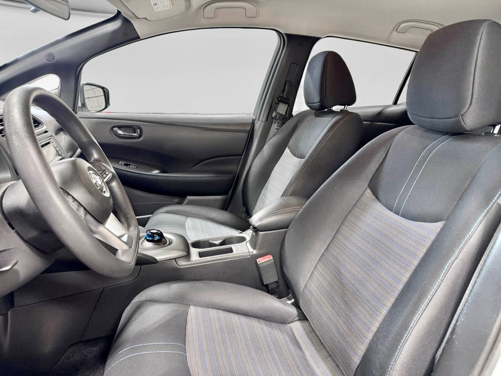 2018 Nissan LEAF view 15