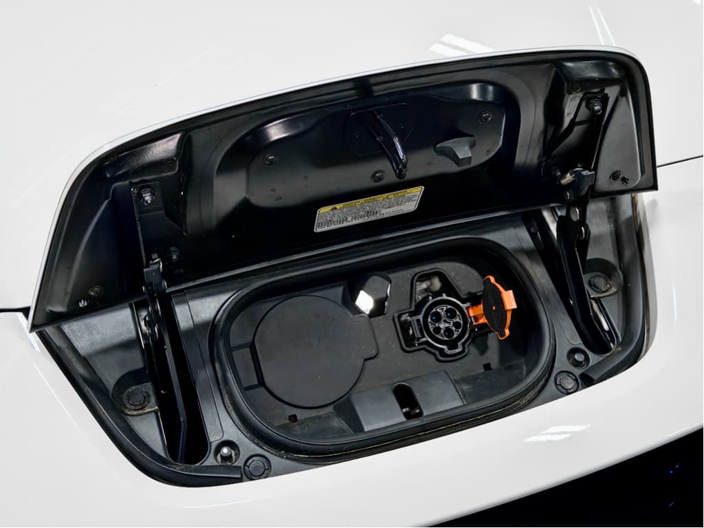 2018 Nissan LEAF view 5