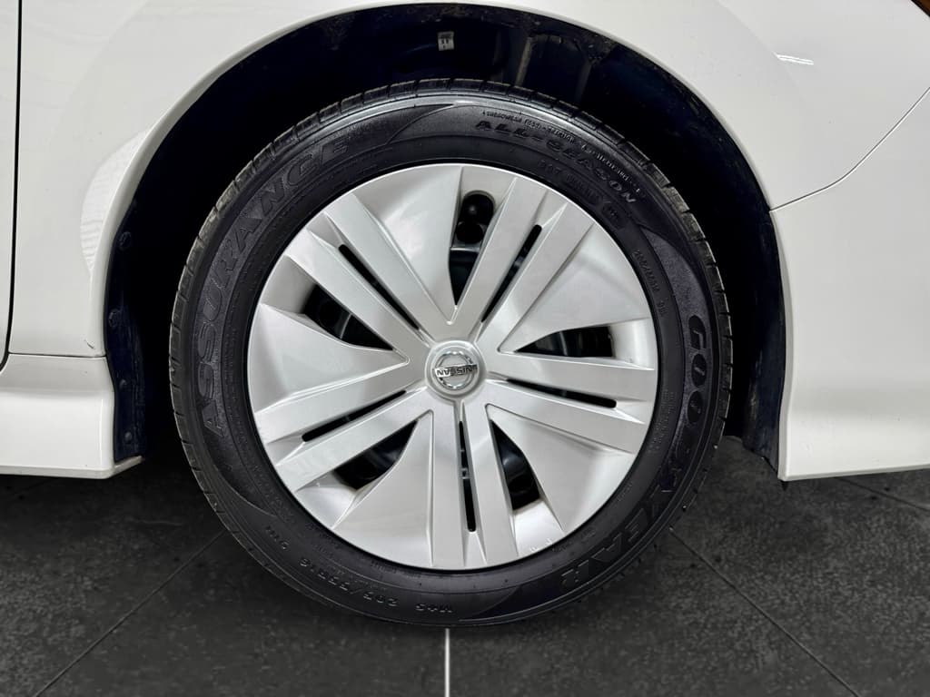 2018 Nissan LEAF view 29