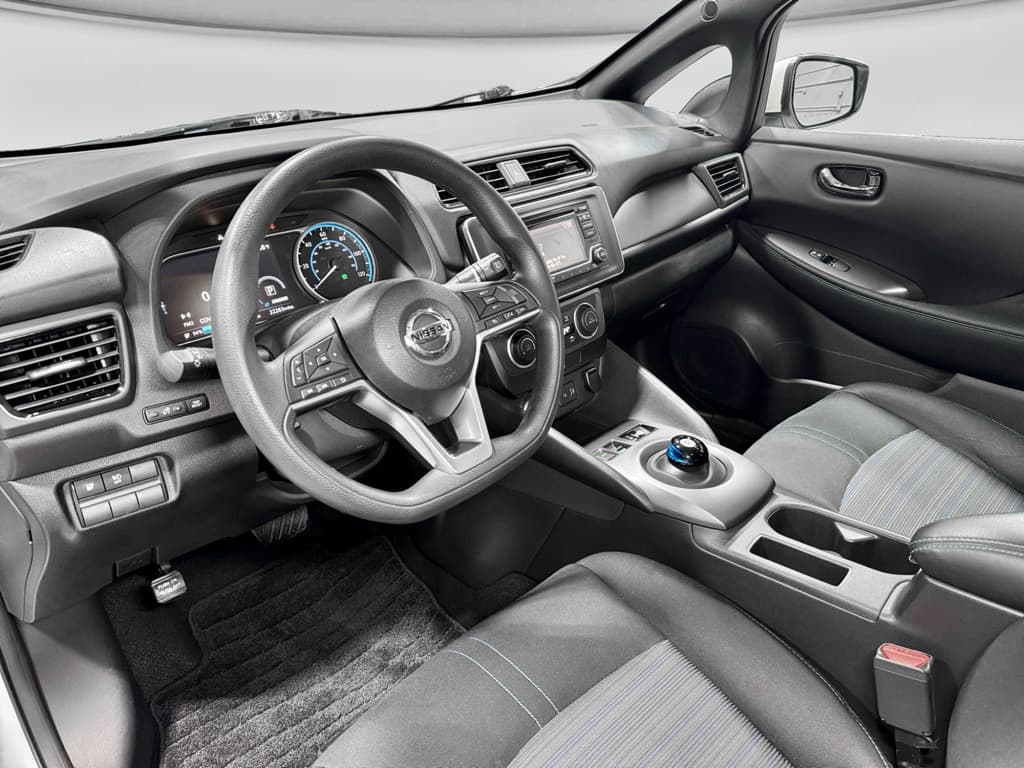 2018 Nissan LEAF view 16
