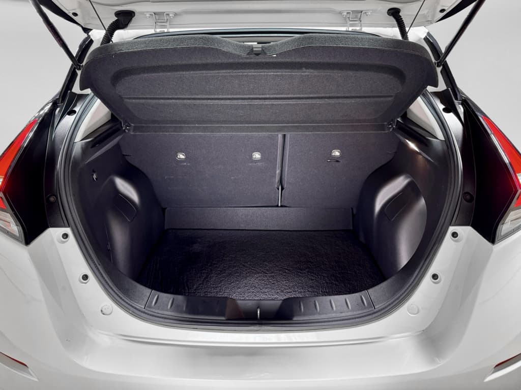 2018 Nissan LEAF view 23
