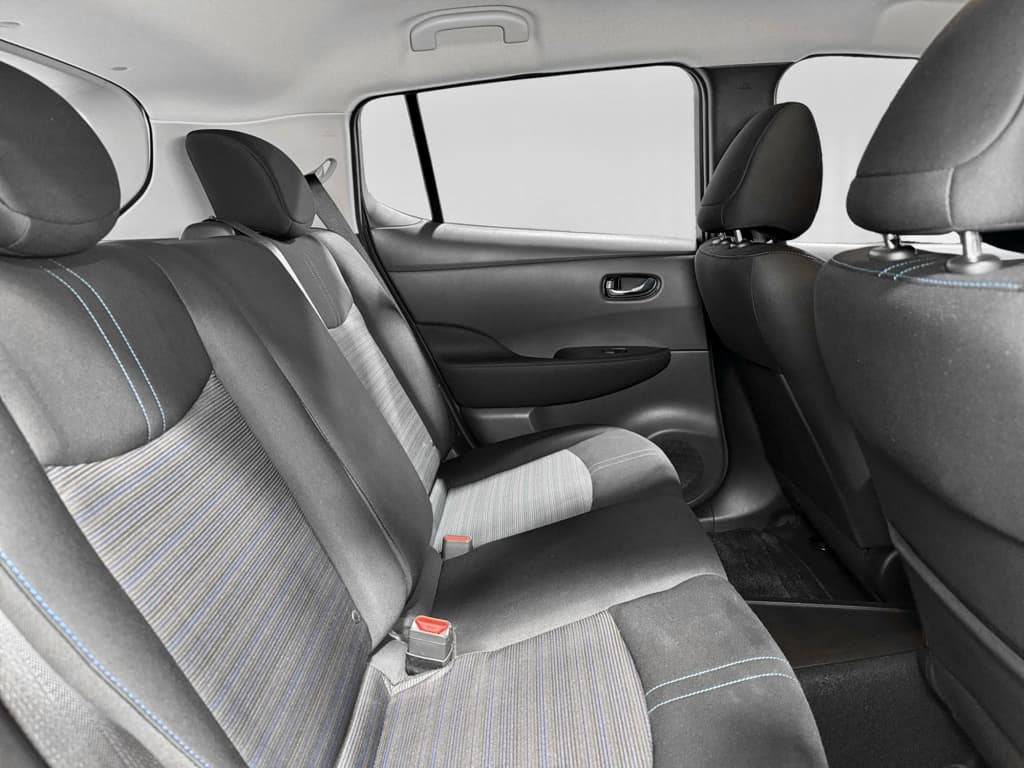 2018 Nissan LEAF view 20