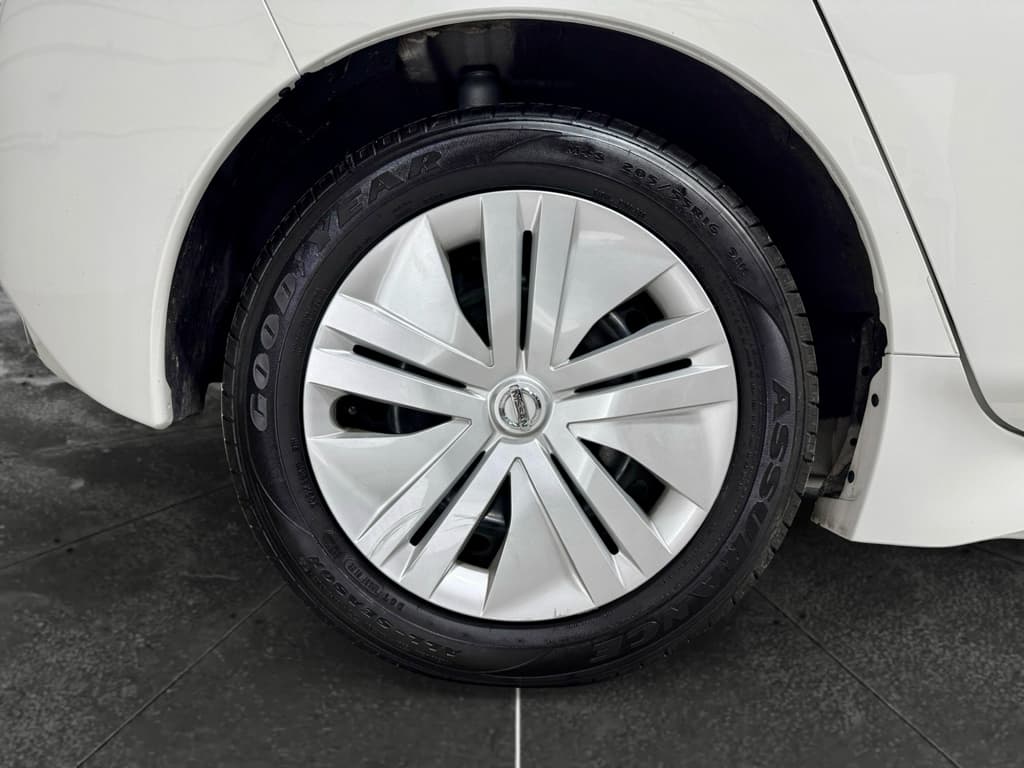 2018 Nissan LEAF view 31