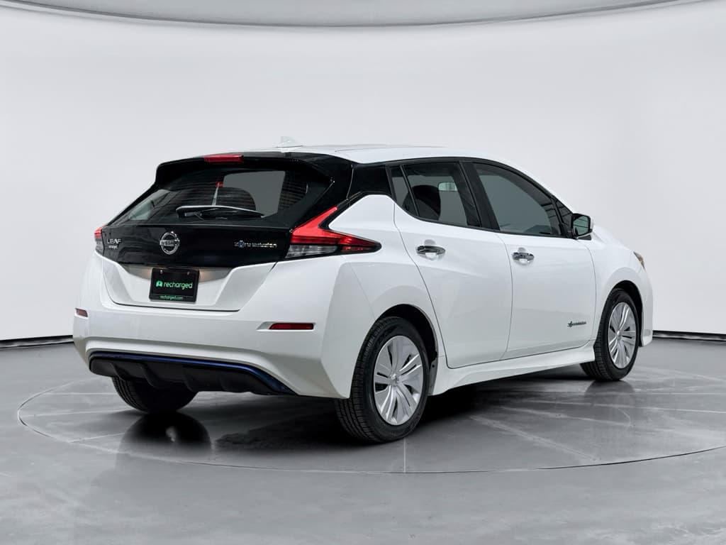 2018 Nissan LEAF view 3