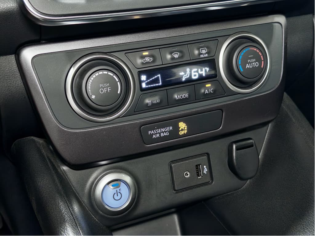 2018 Nissan LEAF view 13
