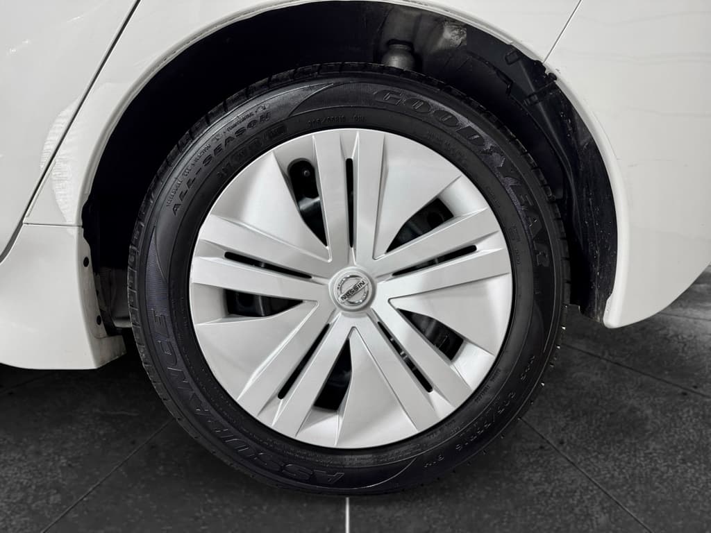 2018 Nissan LEAF view 27