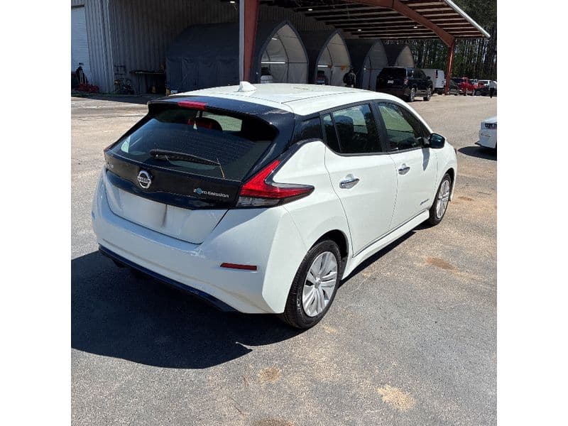 2018 Nissan LEAF view 3