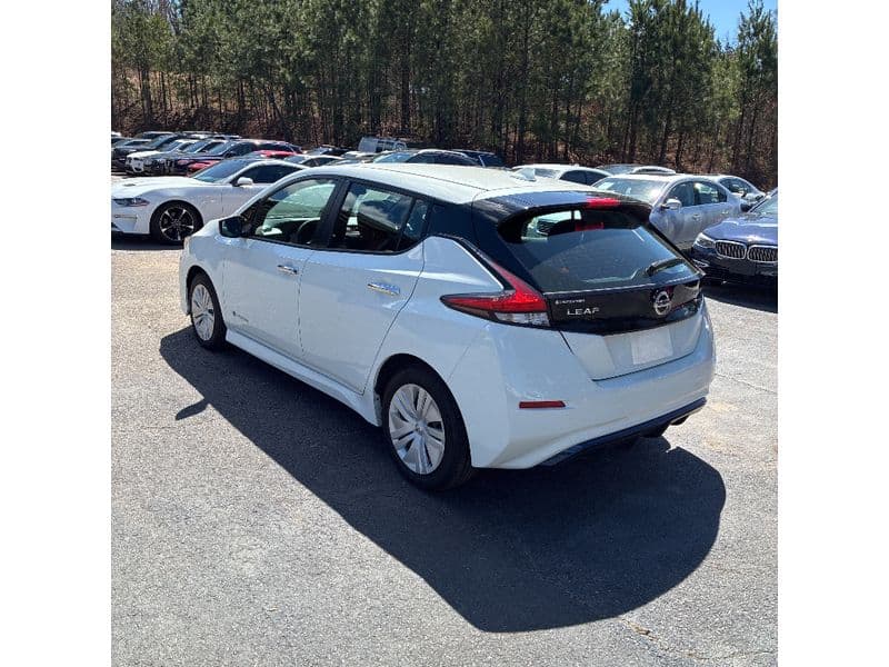 2018 Nissan LEAF view 4