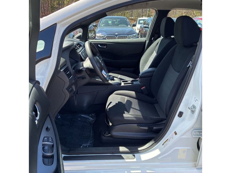 2018 Nissan LEAF view 5