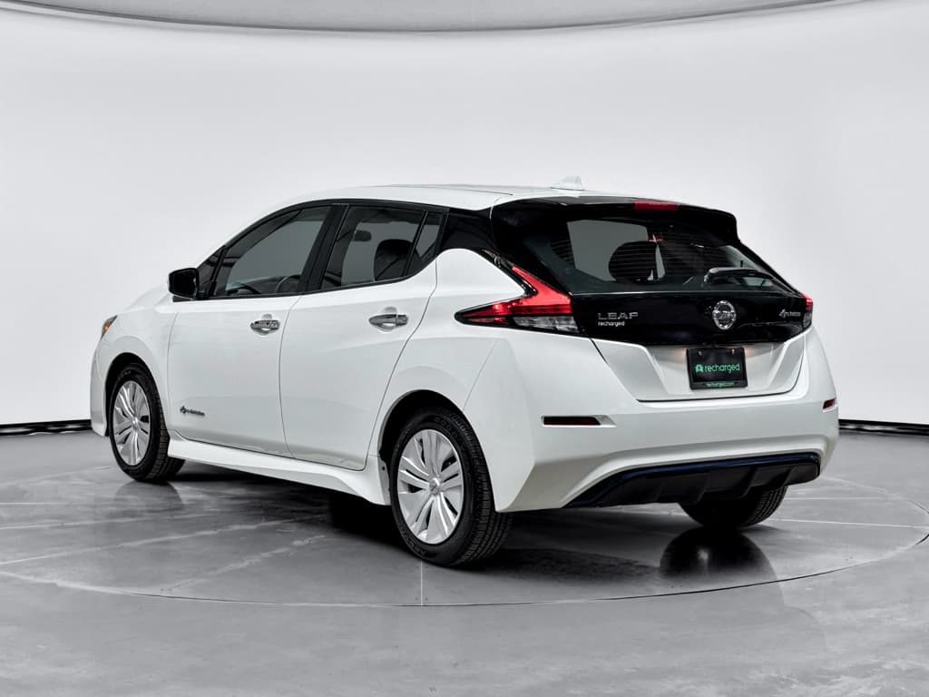 2018 Nissan LEAF view 2