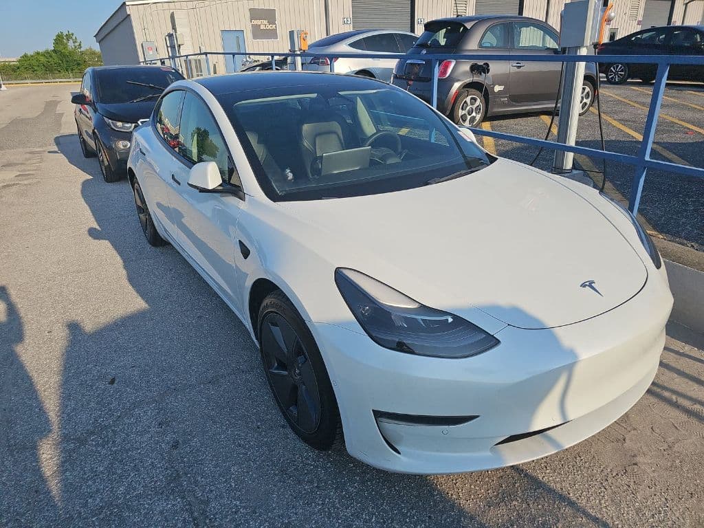 2022 Tesla Model 3 view 3