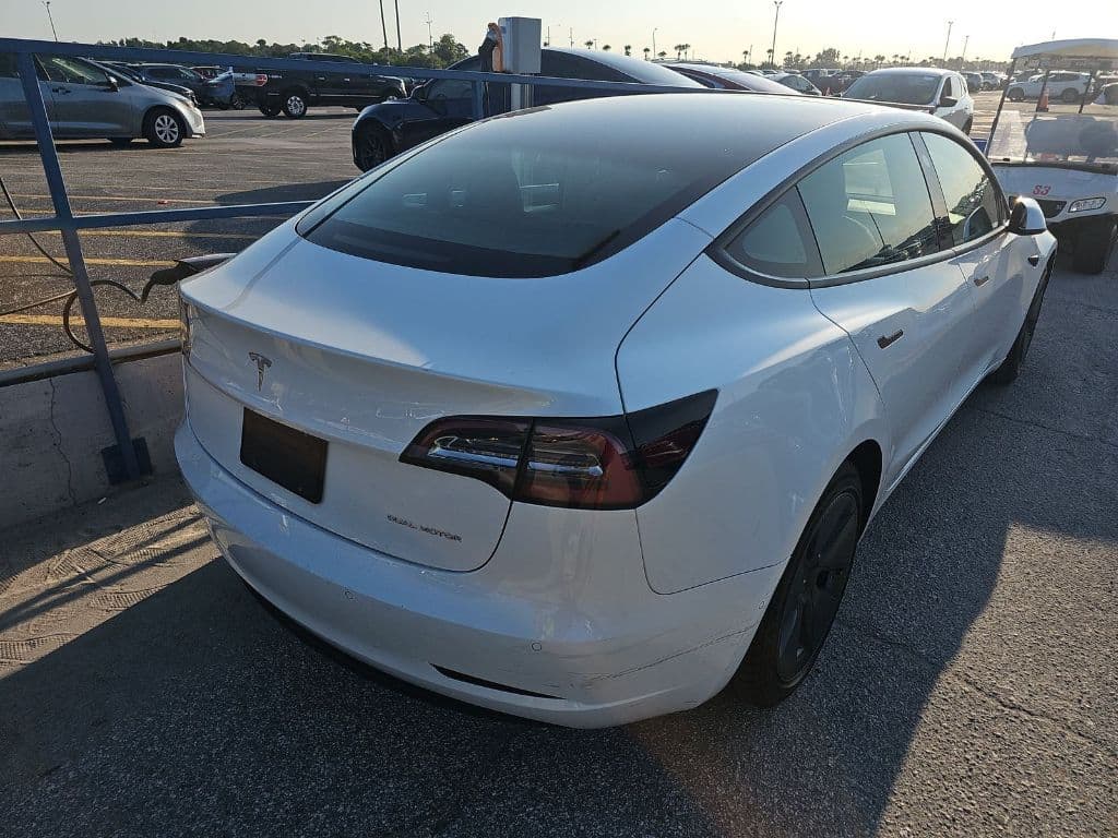 2022 Tesla Model 3 view 4