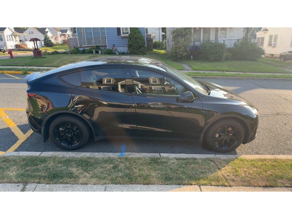 2022 Tesla Model Y view 3