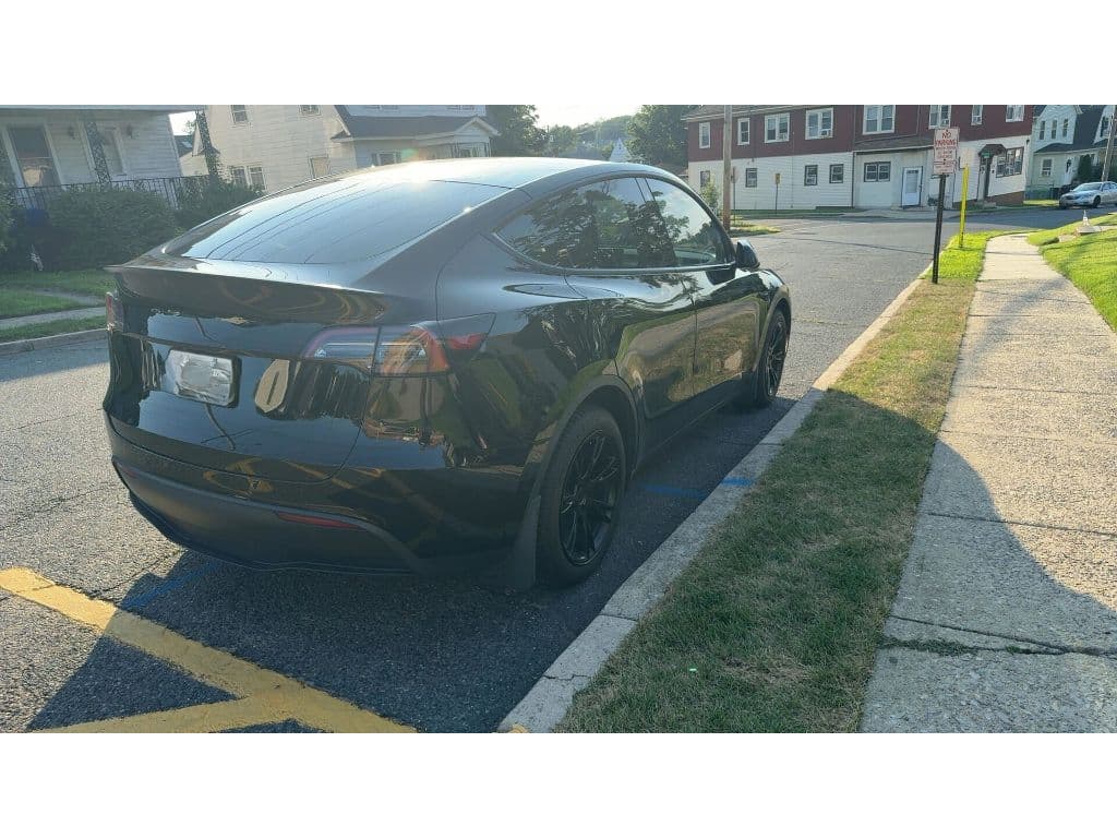 2022 Tesla Model Y view 4