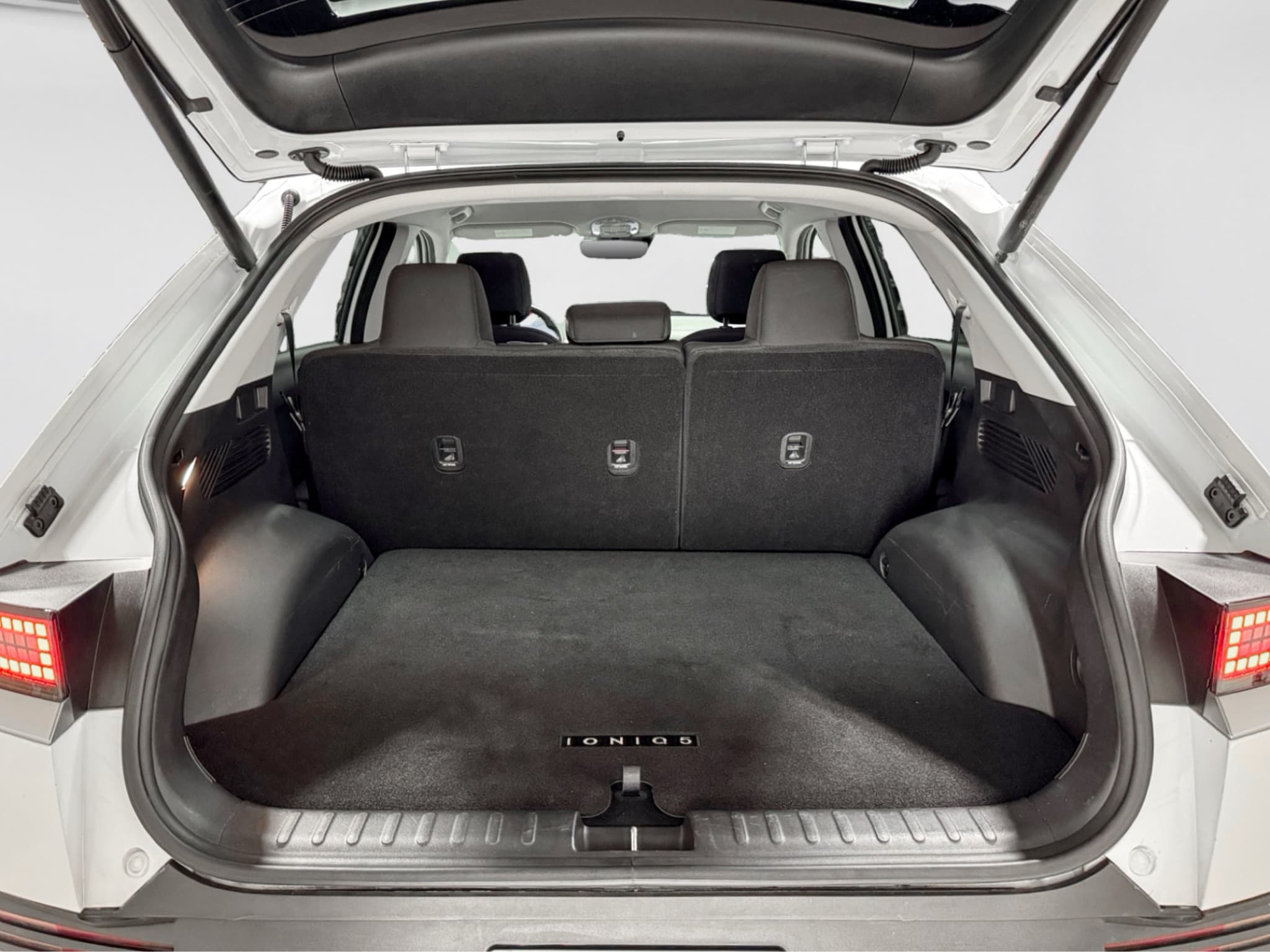 2024 Hyundai IONIQ 5 view 28