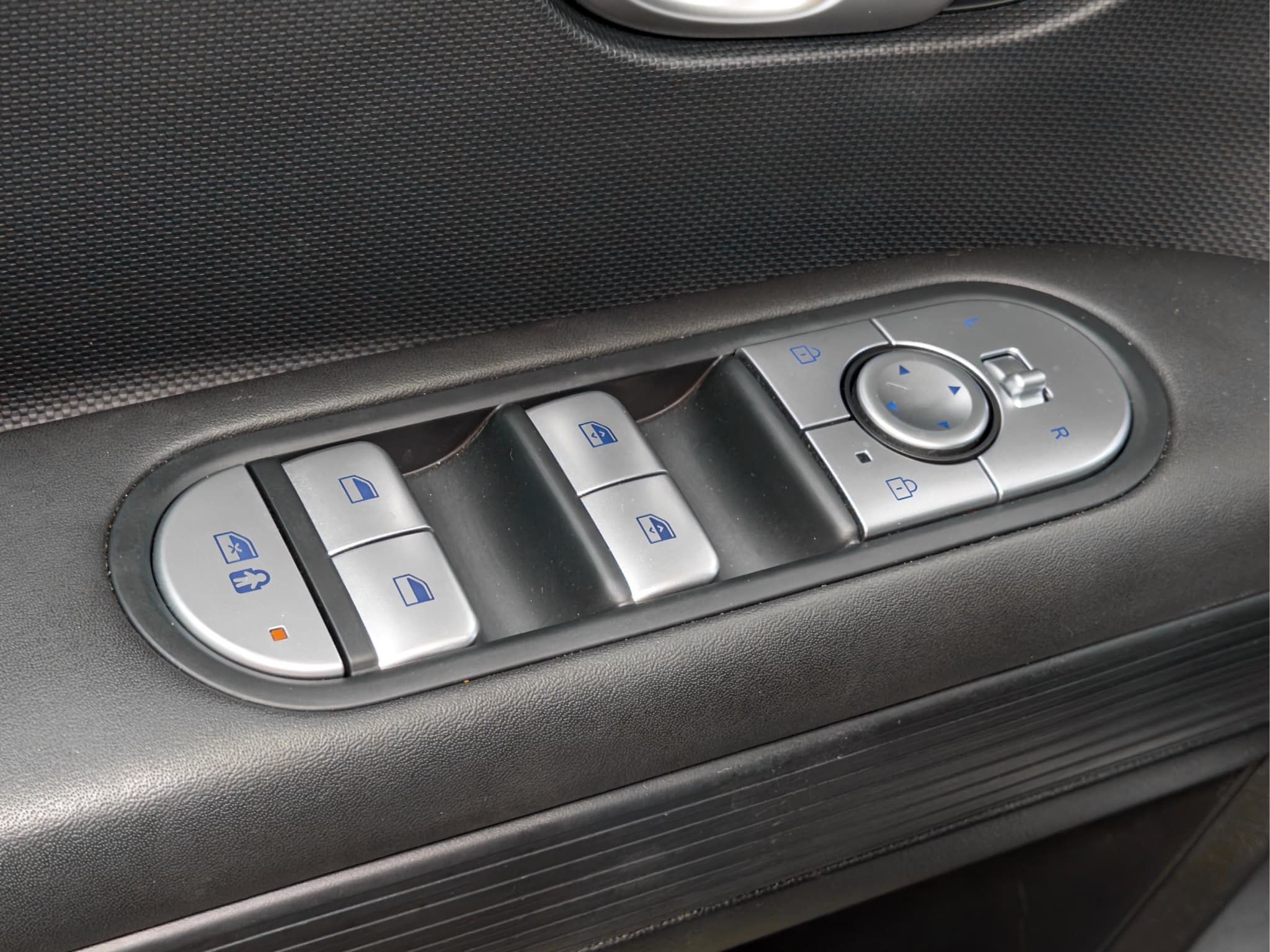 2024 Hyundai IONIQ 5 view 8
