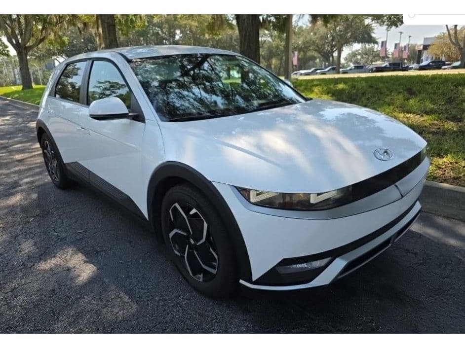 2024 Hyundai IONIQ 5 view 3